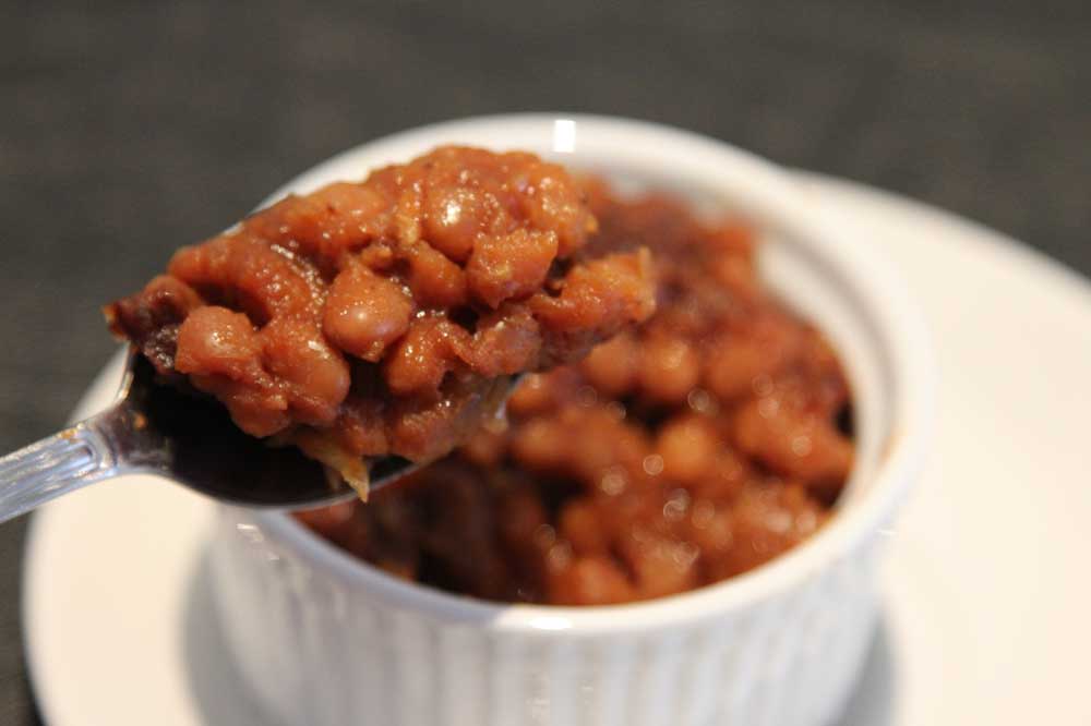 maple baked beans close up