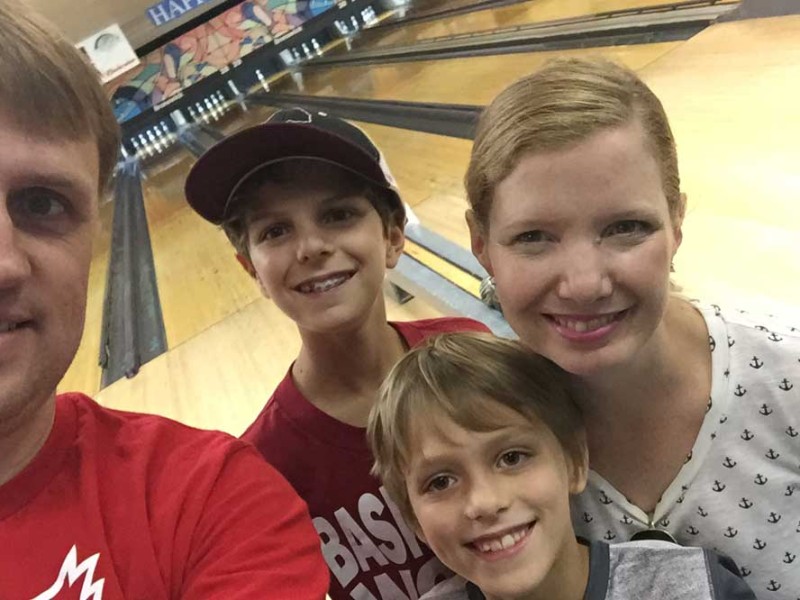 Why we love the divorce selfie -divorce bowling selfie