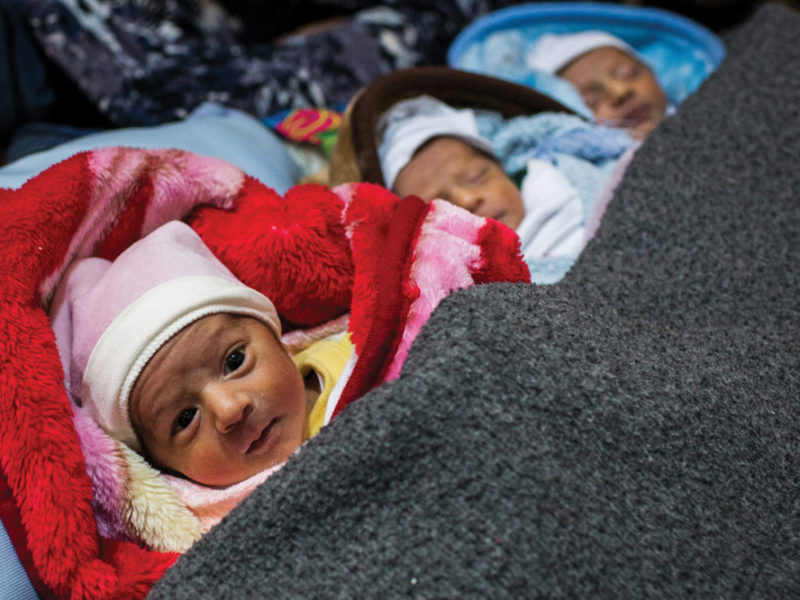 Mother's Day Maternal Gifts Triplet Babies under Blanket